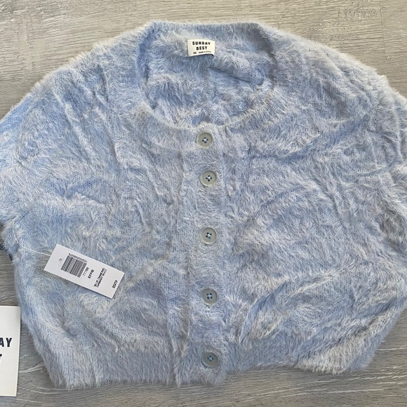 BRAND NEW WITH TAG Aritzia Sunday Best Effie Fuzzy Cropped Cardigan XS - Picture 2 of 4
